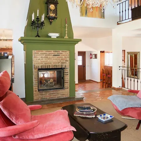 Villa Campina Sleeps 6 With Pool And Wifi *